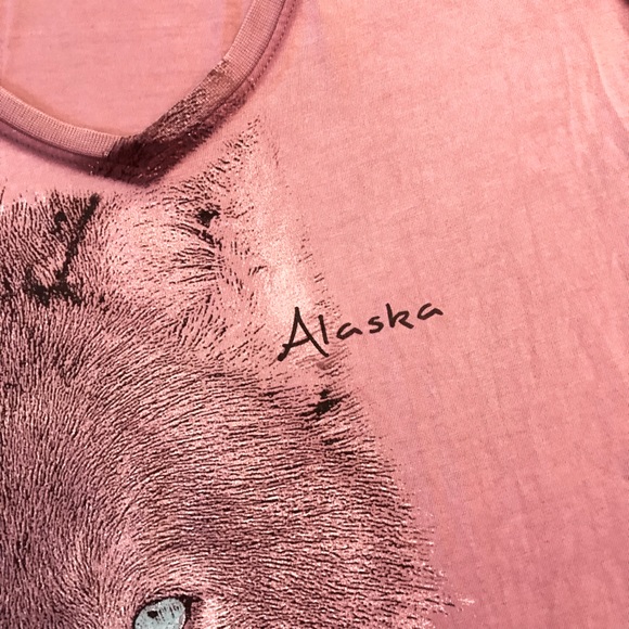 Alaska Wolf Graphic Tee Womens Size Medium Ombre Pink Dye V Neck Short Sleeve - Picture 5 of 8